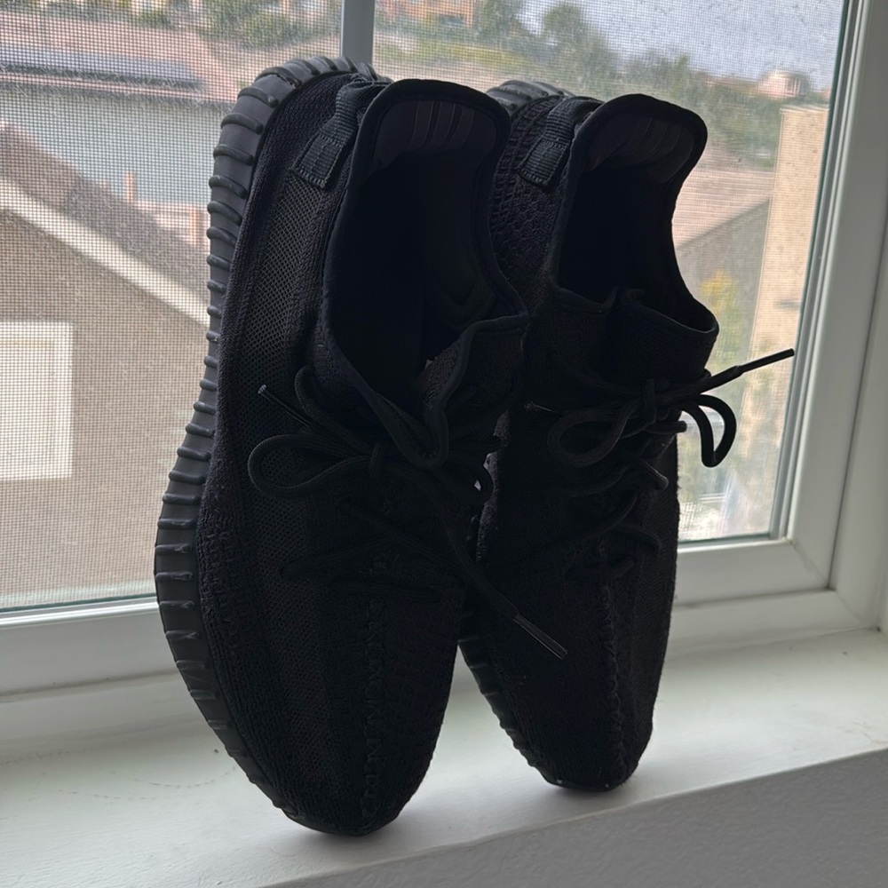 Yeezy Boost 350 V2 Onyx men’s size 12